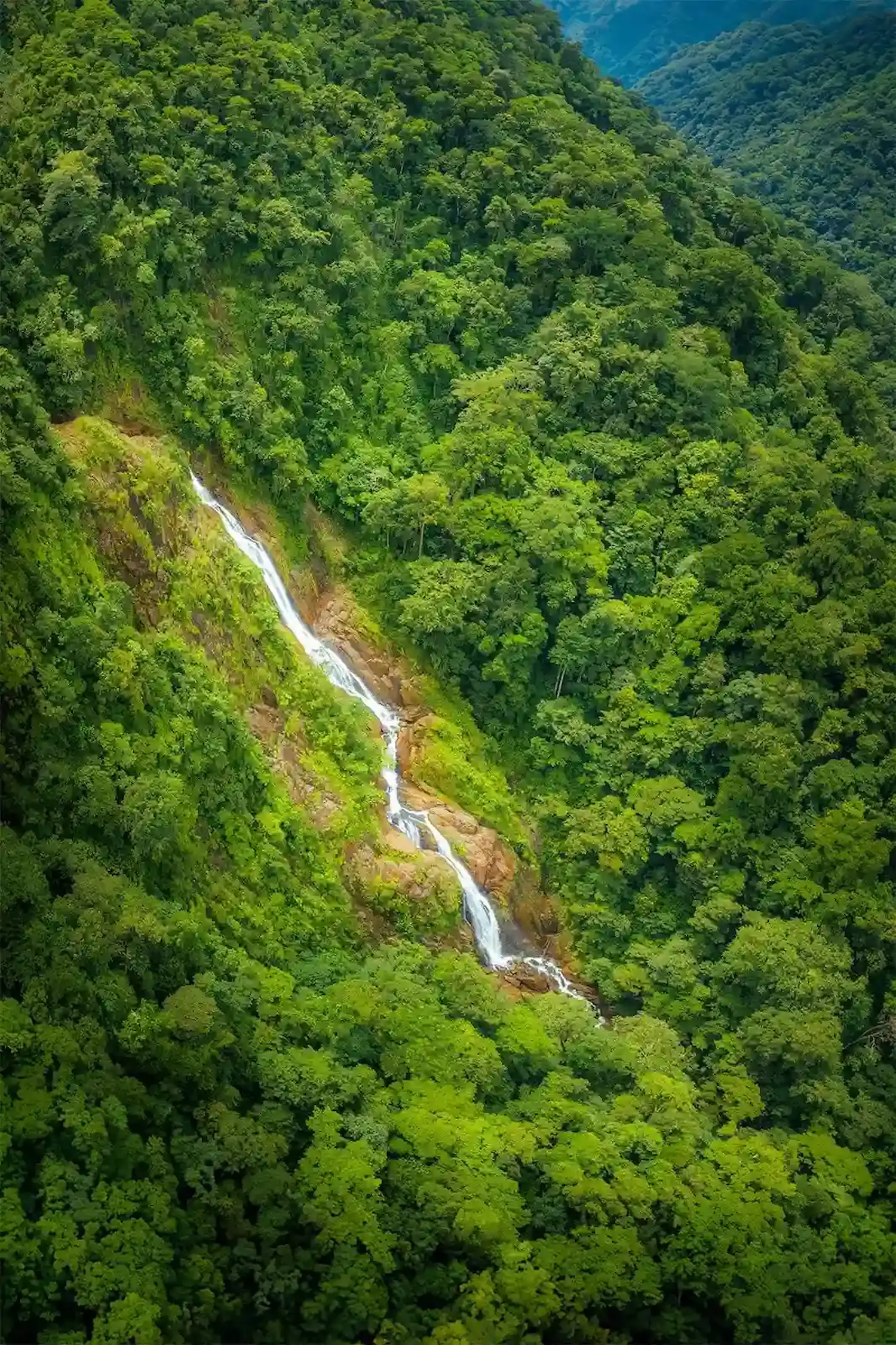 Hidden waterfalls of Costa Rica: Bluefalls in Bajos del Toro and Bijagual Waterfall