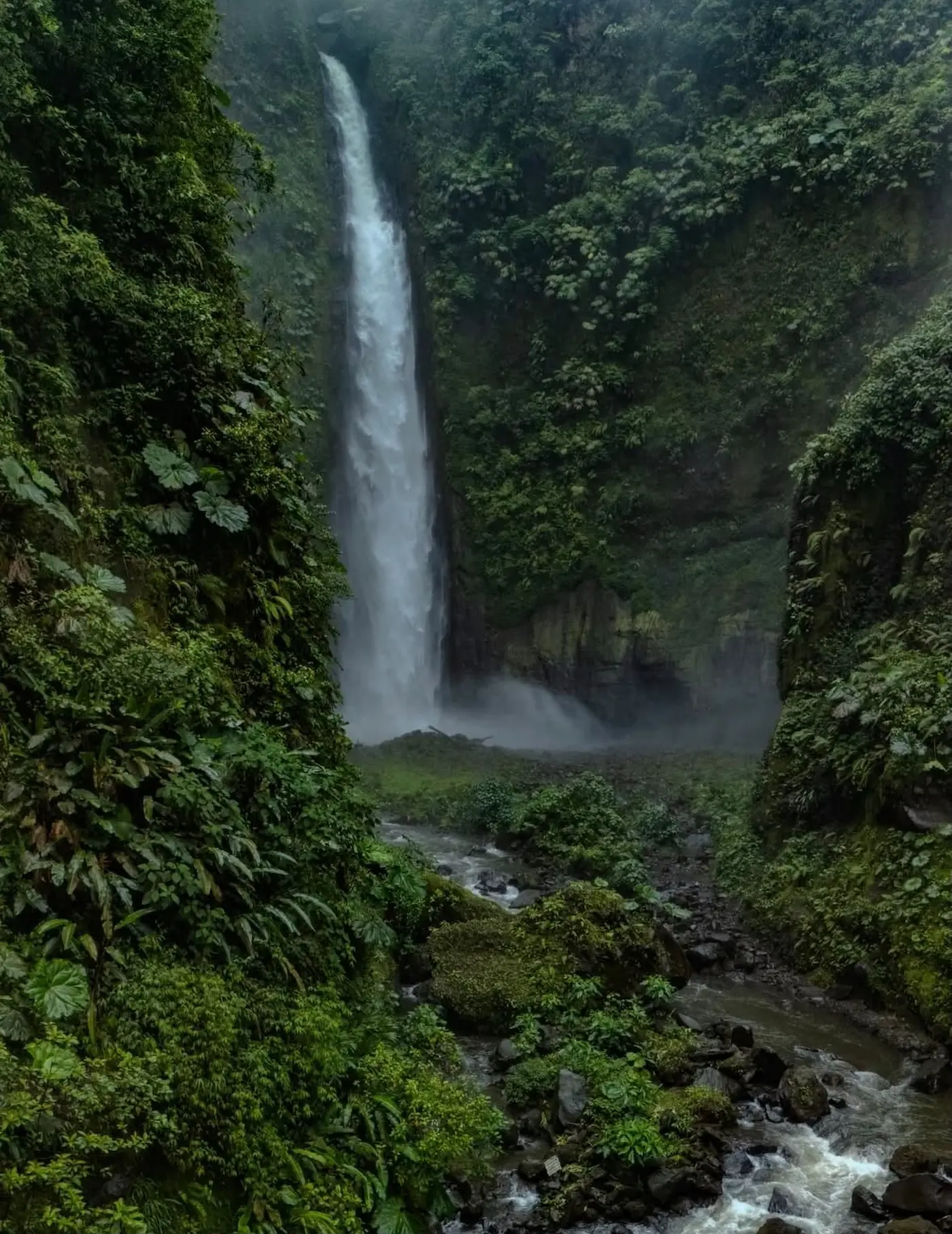 San Fernando waterfall hike, Bajos del Toro, Costa Rica